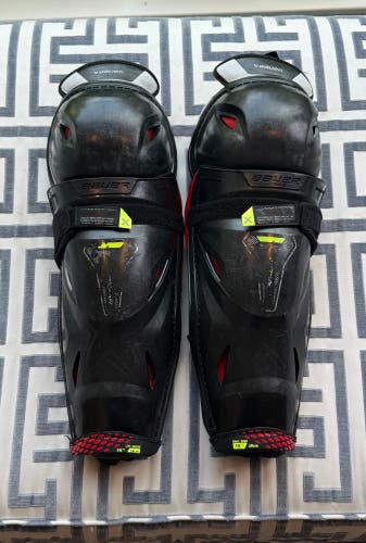 Bauer Vapor Hyperlite 15" Shin Pads (Used)