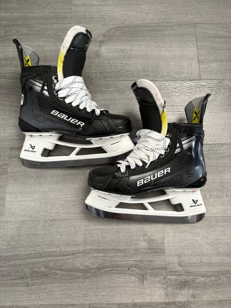 Bauer Vapor Hyperlite 2 Hockey Skates Regular Width Pro Stock Kiersted 8 (Used)