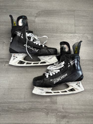 Bauer Vapor Hyperlite 2 Hockey Skates Regular Width Pro Stock Huard 9.5 (Used)