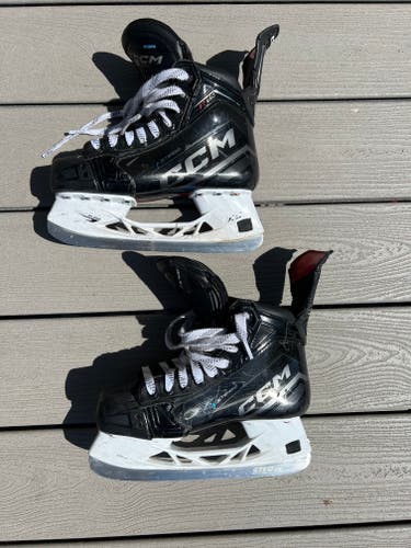 2024 CCM JetSpeed FT690 Hockey Skates Regular Width Size 5 (Used)