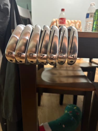 Men's 2025  Right Handed Iron Set Regular Flex  (New)