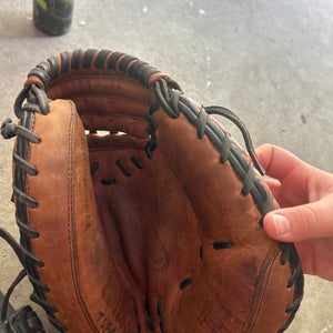 Wilson RH Catcher's A700 Baseball Glove 32" (Used)