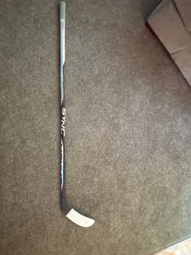Junior Bauer Nexus Sync Right Handed Hockey Stick P28 (Used)