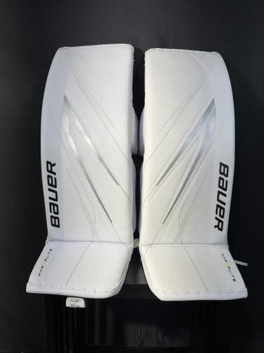 Used XL Bauer Hyperlite 2 Goalie Full Set Excellent condition—Like new