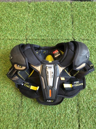 Medium Junior CCM AS-V Shoulder Pads (Used)