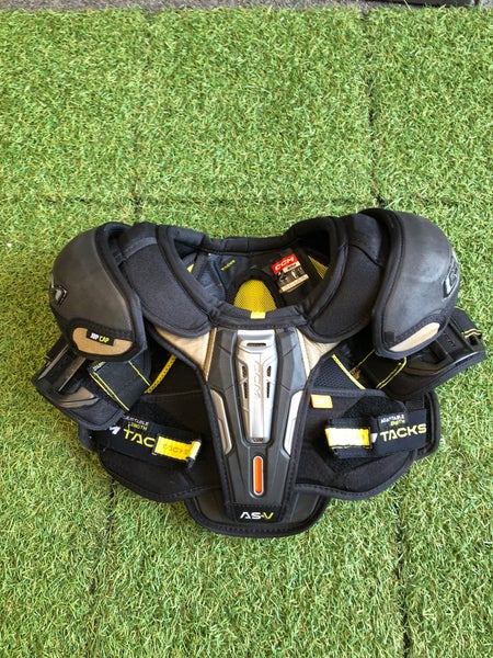 Medium Junior CCM AS-V Shoulder Pads (Used)