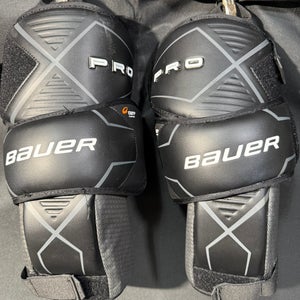 Used Bauer Pro Goalie Knee Guards – Senior