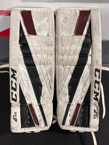 29" Junior CCM Extreme Flex E3.9 Goalie Leg Pads (Used)