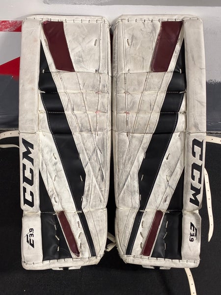 29" Junior CCM Extreme Flex E3.9 Goalie Leg Pads (Used)