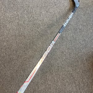 Junior Bauer Vapor Hyperlite Hockey Stick Left Hand P28 (Used)