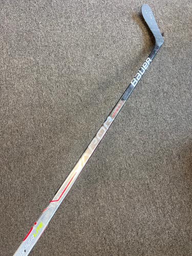 Junior Bauer Vapor Hyperlite Hockey Stick Left Hand P28 (Used)