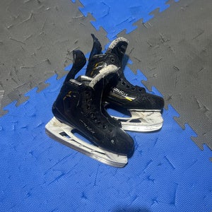 Bauer Supreme M5 Hockey Skates Size 4 (Used)