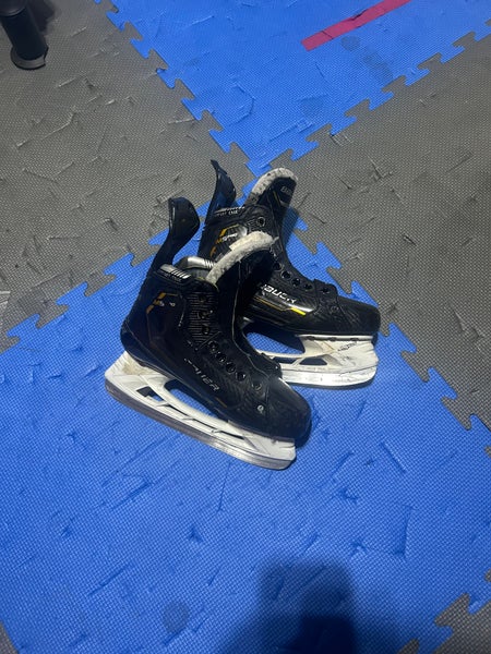 Bauer Supreme M5 Hockey Skates Size 4 (Used)