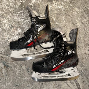 Bauer Vapor X3 Hockey Skates Regular Width 6 (Used)