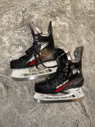 Bauer Vapor X3 Hockey Skates Regular Width 6 (Used)