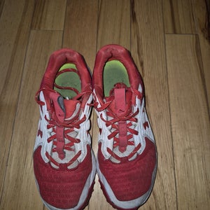 Used Red Men's Size M 7.0 (W 8.0) Youth Under Armour Low Top Turf Cleats