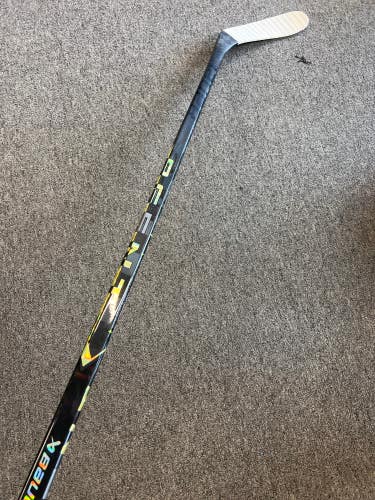 Junior Bauer Ag5nt Hockey Stick Right Handed P28 (Used)