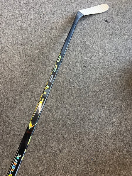 Junior Bauer Ag5nt Hockey Stick Right Handed P28 (Used)