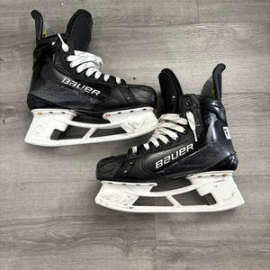 Bauer Vapor Hyperlite 2 Hockey Skates Regular Width Pro Stock Cesana 7 (Used)