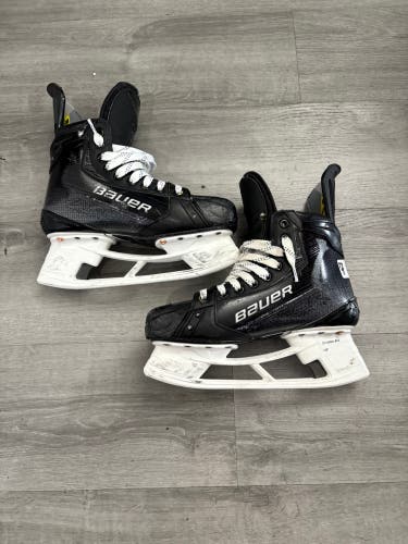 Bauer Vapor Hyperlite 2 Hockey Skates Regular Width Pro Stock Cesana 7 (Used)