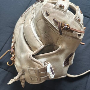 Easton RH Catcher's Softball Glove 34" (Used)