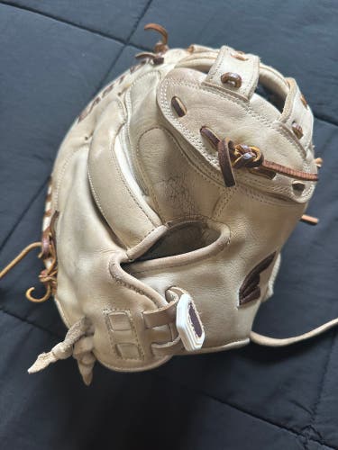 Easton RH Catcher's Softball Glove 34" (Used)