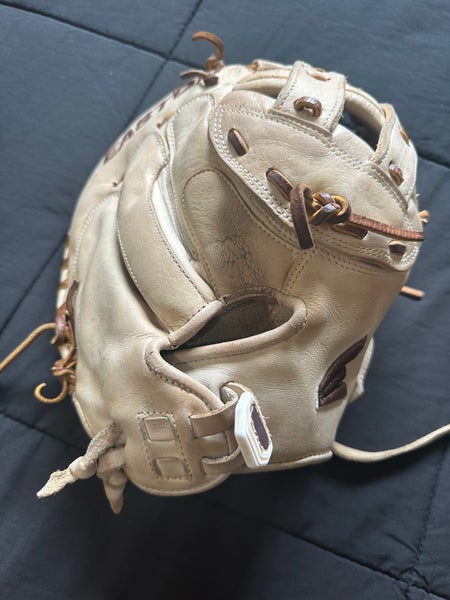 Easton RH Catcher's Softball Glove 34" (Used)