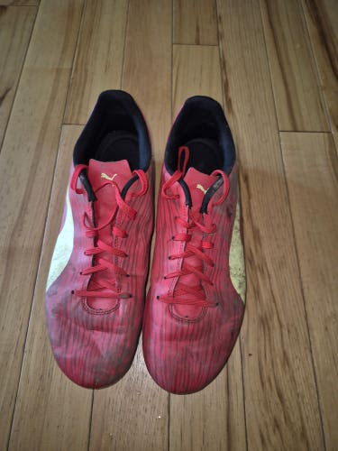 Used Red Men's Size M 12.0 (W 13.0) Puma Molded Cleats Cleats (Used)