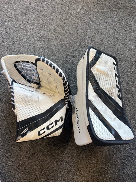 Youth CCM YFlex 3 Goalie Glove & Blocker Regular (Used)