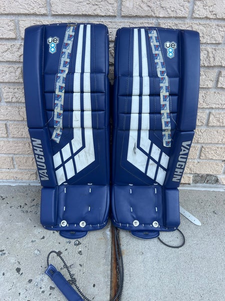 24" +2 Junior Vaughn Velocity VE8 Goalie Leg Pads (Used)