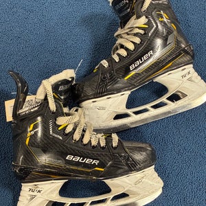 Junior Bauer Supreme M5 Pro Hockey Skates Regular Width Size 3 (Used)