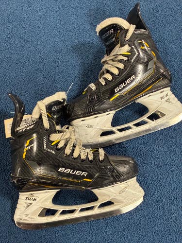 Junior Bauer Supreme M5 Pro Hockey Skates Regular Width Size 3 (Used)