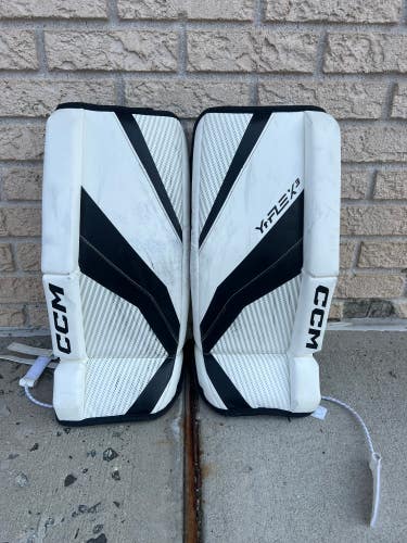 20" Youth CCM YTFLEX 3 Goalie Leg Pads (Used)