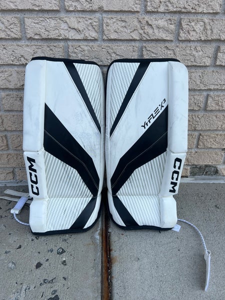 20" Youth CCM YTFLEX 3 Goalie Leg Pads (Used)