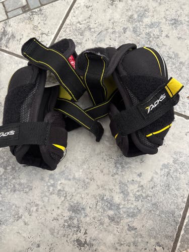 Junior Small CCM Tacks Elbow Pads (Used)