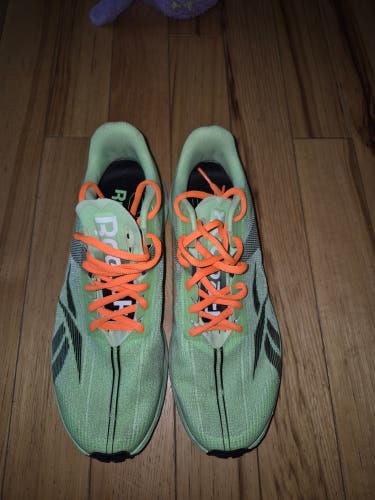 Use like new Green Unisex Size M 9.0 (W 10.0) Reebok Shoes (Used)