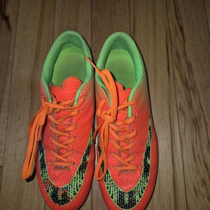 Orange Ledo Unisex Size M 7.5 (W 8.5) Turf Cleats (Used)