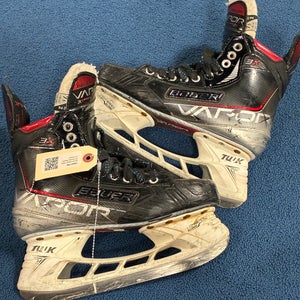 Senior Bauer Vapor 3X Hockey Skates 7.5 (Used)