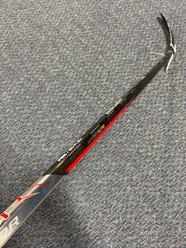 Junior Bauer Vapor Hyperlite Hockey Stick Right Handed P28