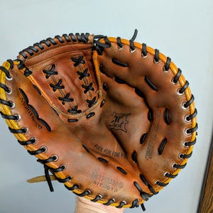 Mizuno RH First Base MT3015 Baseball Glove 12" (Used)