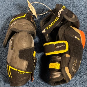 Junior Large CCM Tacks AS-V Pro Elbow Pads (Used)