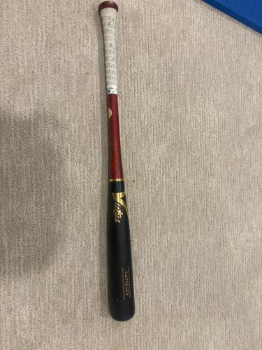Victus Tatis Maple Bat (-3)  28 oz 31" (Used)