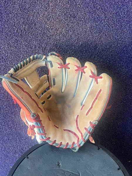 Wilson RH Infield A2000 Baseball Glove 11.5" (Used)