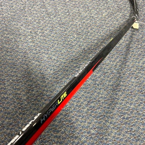 Intermediate Bauer Vapor Hyperlite Hockey Stick Right Handed P92 (Used)