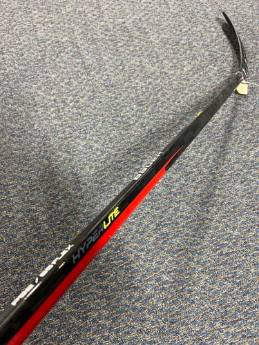 Intermediate Bauer Vapor Hyperlite Hockey Stick Right Handed P92 (Used)