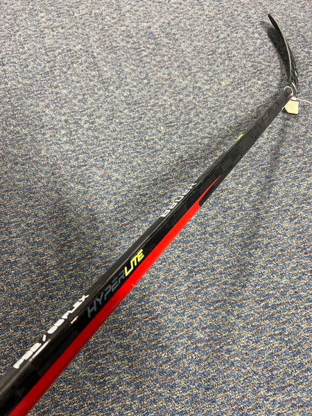 Intermediate Bauer Vapor Hyperlite Hockey Stick Right Handed P92 (Used)