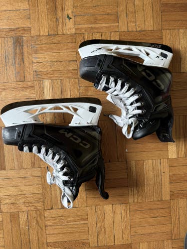 CCM Tacks XF Pro Hockey Skates Regular Width Size 2.5 (Used)