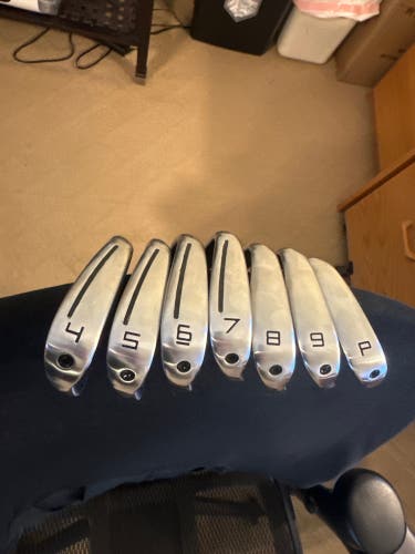 2025 TaylorMade TaylorMade 2025 P790 Right Handed Iron Set Graphite Shaft (Used)