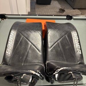 Medium  Bauer Hyperlite Goalie Leg Pads (Used)