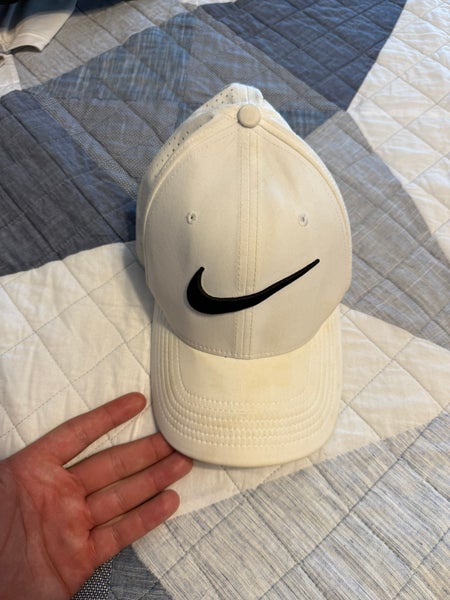 White Men's Large/Extra Large Nike Hat (Used)
